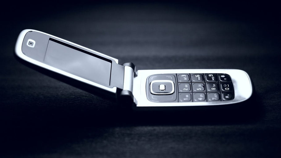 5 Reasons Why You May Need to Trade in Your Flip Phone for a Smartphone 